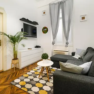 https://two-rooms-separate-apartment-with-extras-in-city-center.inbudapesthotels.com