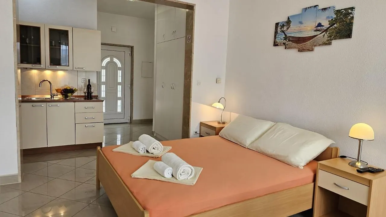 Apartmani Barnjak Трогир 0*,